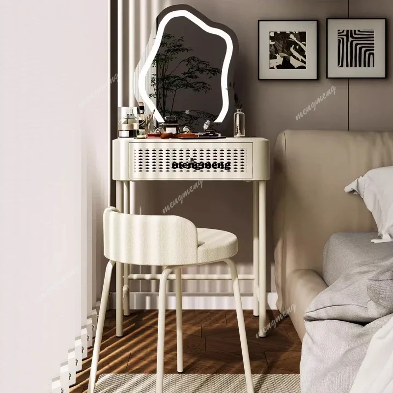 Biała nordycka toaletka z orga – Drawer Dresser White recenzja i cena