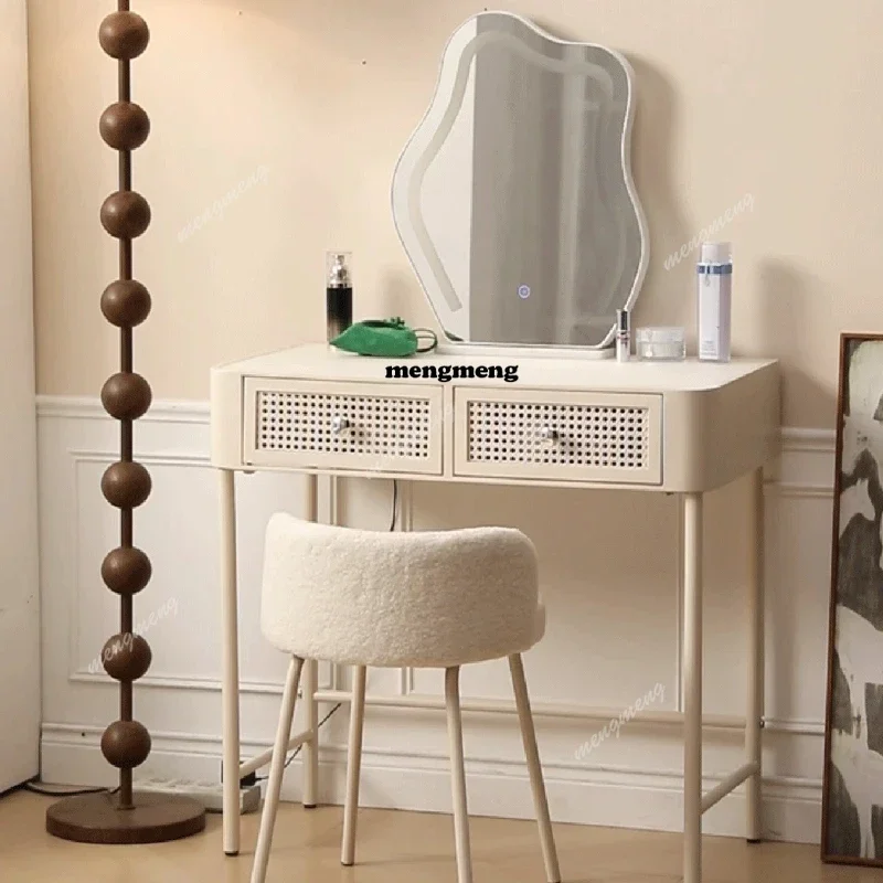 Biała nordycka toaletka z orga – Drawer Dresser White recenzja i cena